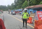 Jalan Diperbaiki Pascabanjir, Polisi Siaga Jaga Kelancaran Lalu Lintas di Lembah Anai
