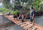 Brimob Polda Sumbar Tuntaskan Lima Jembatan Darurat, Akses Warga Pascabencana Kembali Terhubung