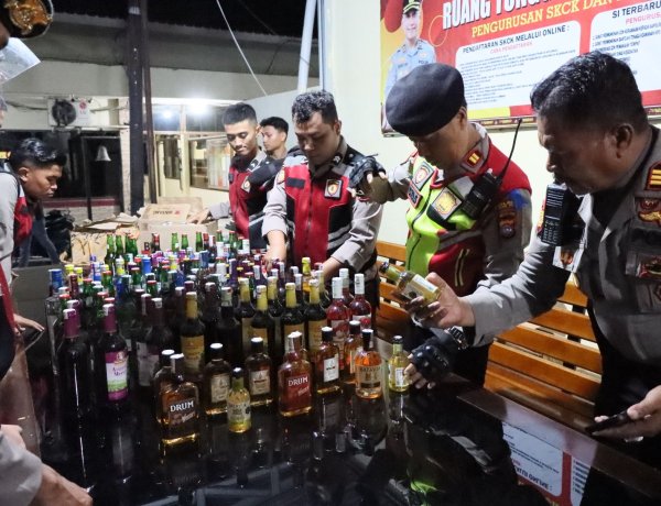 Operasi Pekat Singgalang 2026, Polres Solok Kota Sita Puluhan Botol Miras Ilegal